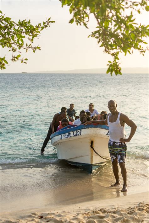 A Locals Guide To Jamaica Lime Cay Beach The Swiss Freis