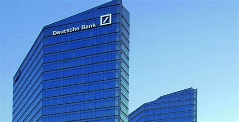 Deutsche bank ag is a german multinational investment bank and financial services company headquartered in frankfurt, germany. Deutsche Bank baut Kapitalmarktgeschäft radikal um ...