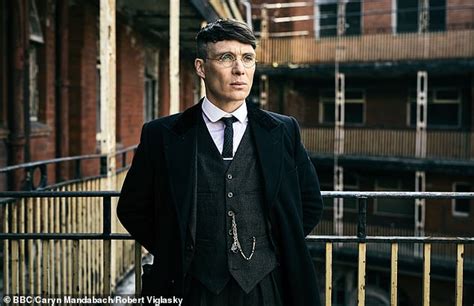 Peaky Blinders Star Cillian Murphy Gives Fans A Bts Look At His Character Tommy Shelbys Costume