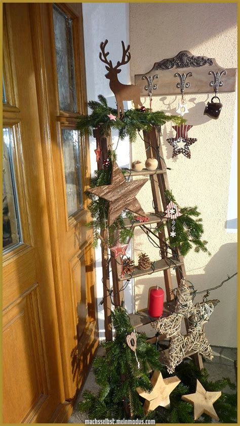 Hier finden sie trends und inspirationen für wundervolle weihnachtsdeko: Haus...-Deko mit alter Sprossenstiege | Weihnachtsdeko ...