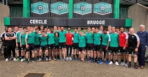 Cercle brugge wil de tegen leukemie vechtende doelman miguel van damme (26) een nieuw contract aanbieden. Cercle-spelers steken Miguel Van Damme (25) hart onder de ...
