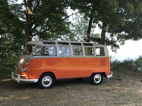 1967 Vw Bus Attracts The Kind Buds We All Need