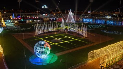 Glow Holiday Festival Lights Up St Pauls Chs Field With Dazzling