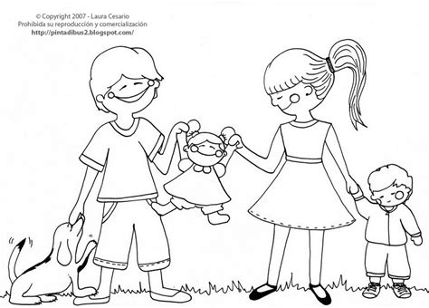 Hacer dibujos de la familia, es uno de los primeros medios de expresión más importantes en los niños, ya que las características del dibujo están basadas en el entorno de la evolución de las parejas y/o progenitores que forman parte y que están al lado en el. Dibujos para imprimir y colorear: Dibujo para imprimir y colorear de una familia