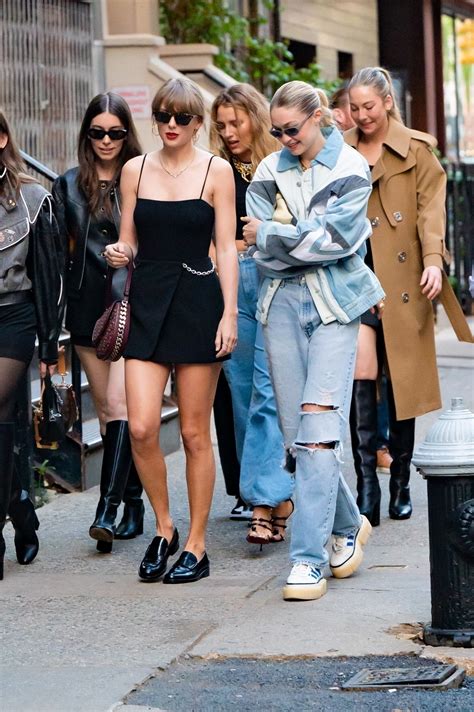 Taylor Swift Steps Out With Girl Squad After Joe Alwyn Breakup