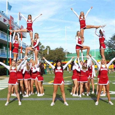 Love This Pyramid Cheerleading Stunts Cool Cheer Stunts College Cheerleading College