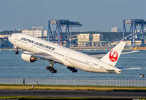 Ja007d Jal Japan Airlines Boeing 777 200 At Tokyo Haneda Intl