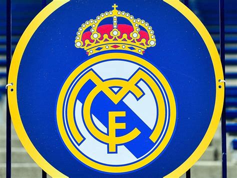 All information about real madrid (laliga). Marketing-Deal: Real Madrid entfernt Kreuz von Wappen ...