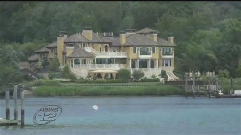 News 12s Brian Donohue Checks Out The Mansions Of Navesink River Road