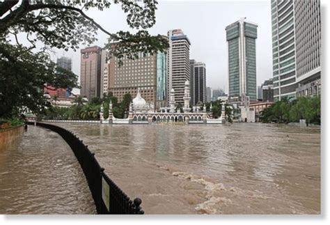 Flash floods hits Kuala Lumpur, Malaysia after torrential rainfall