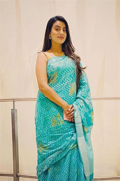 Akshara Singh Beautiful Photos In Saree Wiki Bio Bhojpuri Actress
