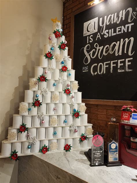 Semarak Perayaan Natal 2023, Intip Kreasi Pohon Natal Dari Barang Bekas