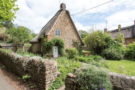 Handpicked cottages offers a superb selection of luxury holiday cottages to rent in the uk. 8 Dreamy Cotswold Cottages for Sale - Properties in the ...