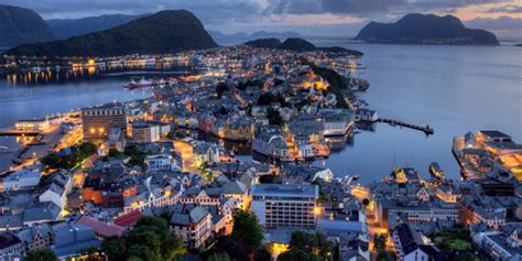 Το απομακρυσμένο νησί γιαν μάγεν και το αρχιπέλαγος σβάλμπαρντ είναι επίσης τμήμα του βασιλείου. Ερευνα ΟΗΕ: Η Νορβηγία είναι η καλύτερη χώρα για να ζεις ...