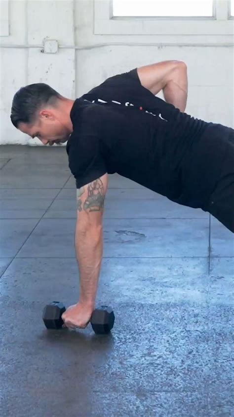 How To Do Renegade Rows Aka Plank Rows Video In 2022 Back Workout