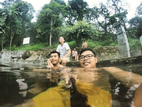 Harga tiket masuk untuk hari biasa yaitu sebesar rp 10.000 per orang, sedangkan untuk akhir pekan atau hari libur yaitu sebesar rp 12.000 per orang. Pemandian Air Panas Cangar 2020 Harga Tiket Masuk Sejarah ...
