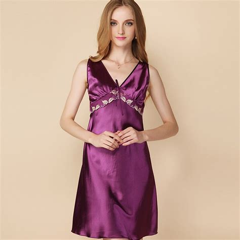 Qianxiu 2018 Woman Sexy Nightgowns Sleeveless Elegant Embroidery Silk Sleepwear Women Summer