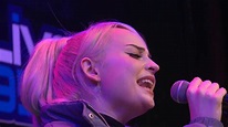 Kim Petras - Can't Do Better (Live 95.5) - YouTube