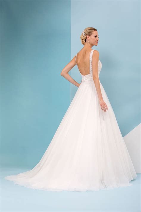 Suchen sie elegante oder liebe romantische brautkleider? #brautmode2019 #brautkleid2019 #vintage #boho # ...
