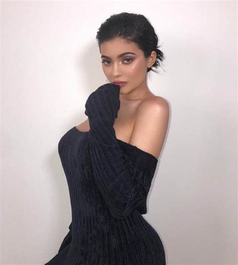 Kylie Jenner Instagram Reality Star Reveals Boob Ritual Daily Star