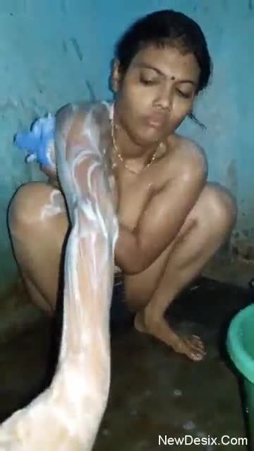 Bangla Aunty Nude Bath In Front Of Men Free Desi And Indian Sex Videos
