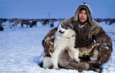 Photographer Delights Arctic Nomads By Taking Their Photos For The
