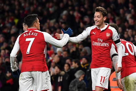 Mesut Ozil Shines As Five Star Arsenal Thrash Huddersfield To Notch