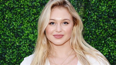 Model Iskra Lawrence Embraces Sexy Pregnancy Bod After Overcoming