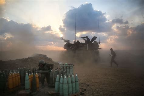 Despite Israeli Push In Gaza Hamas Fighters Slip Through Tunnels The New York Times