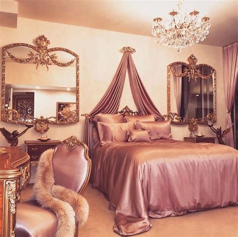 Pin By Davina Stash On Vanity Royal Room Royal Bedroom Luxurious