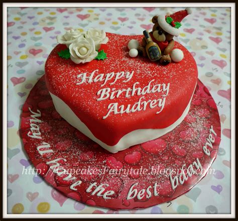 The cook bakes until the cake springs back to the touch. Cupcakes Fairytale: AUDREY'S CHRISTMAS BIRTHDAY CAKE