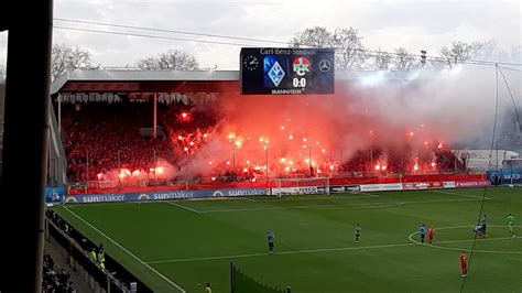 Gegen ein defensiv wackeliges aber nicht komplett unterlegenes waldhof mannheim gewann der fcs mit 5:0. Waldhof Mannheim - 1.FC Kaiserslautern Pyro - YouTube