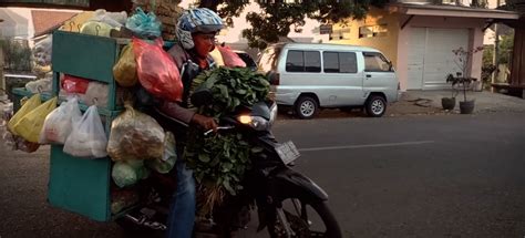 Berikut ini adalah arti, makna, pengertian, definisi dari kata poster menurut kamus besar bahasa indonesia (kbbi). Makna Poster Indonesia Hebat : Poster Cintai Produk ...