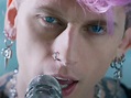 "Maybe": Machine Gun Kelly lança clipe com o Bring Me The Horizon | POPline