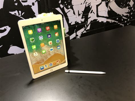 First Look Apples New 97 Inch Ipad With Apple Pencil Support