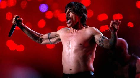 No aniversário de Anthony Kiedis relembre 6 músicas imperdíveis do Red