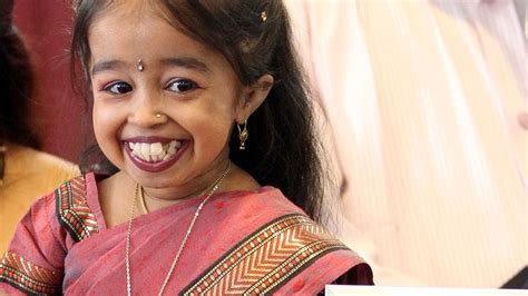 Jyoti Amge Ist Die Kleinste Frau Der Welt Promiflashde