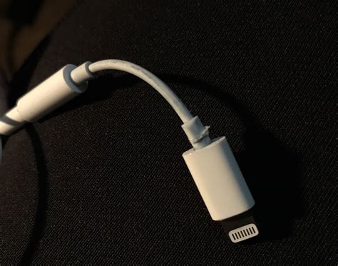 Iphone 7 35mm Headphone Jack Dongle Appears To Be Made Of Poor Quality