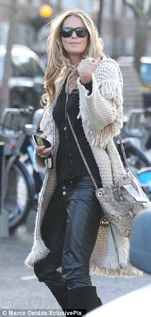 Elle Macpherson Treats Herself To A New Chelsea Tractor Daily Mail