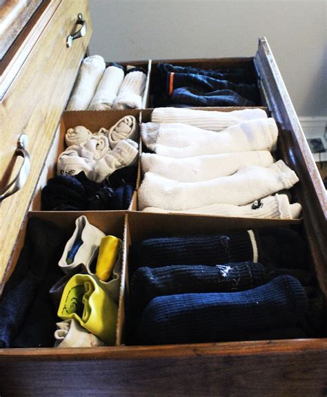 Sorting out some quick and affordable solutions to organize your drawers? DIY Drawer Dividers in 15 Minutes or Less