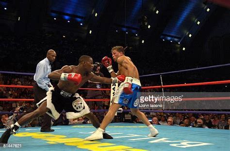 Mayweather Vs Gatti Photos And Premium High Res Pictures Getty Images