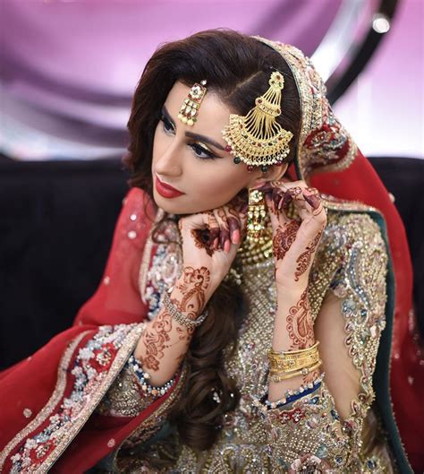 Madiha naqvi shares wedding pictures. Madiha Naqvi Shared Her Married Life Pictures | Reviewit.pk