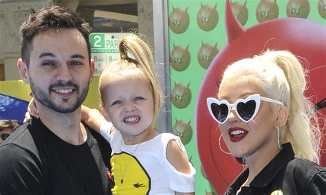 Christina Aguilera Brings Daughter Summer On Stage At Concert