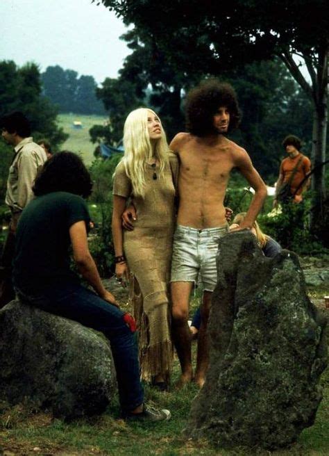 43 Rare Woodstock Photos That Show Just How Crazy Woodstock Really Was