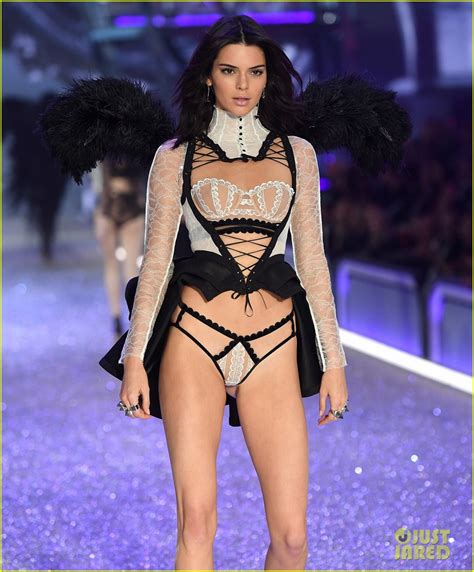 Kendall Jenner Slays The Runway During Victorias Secret Fashion Show