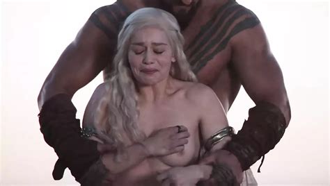emilia clarke stripped exposing her breasts xhamster
