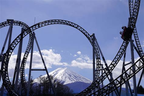 Why theme parks build record-breaking roller coasters at their peril