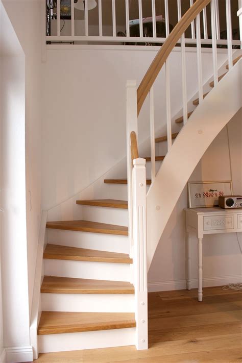 Beton cire ist eine beschichtung auf zementbasis die mit entsprechender untergrundvorbereitung auch auf zahlreichen kritischen untergründen angewendet werden kann. Holztreppen sind deutlich günstiger als Betontreppen (mit ...