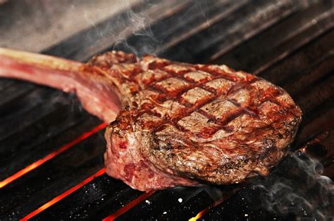 How To Cook A Tomahawk Steak On A Gas Grill How To Cook Guides