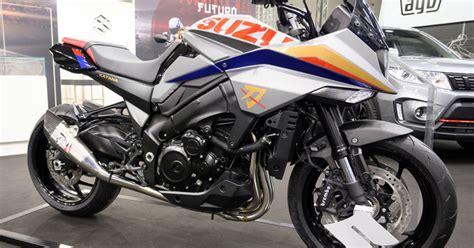 The katana is a japanese sword used by samurai, an aristocratic warrior class in feudal japan. Suzuki Katana 7584 | Tourenfahrer